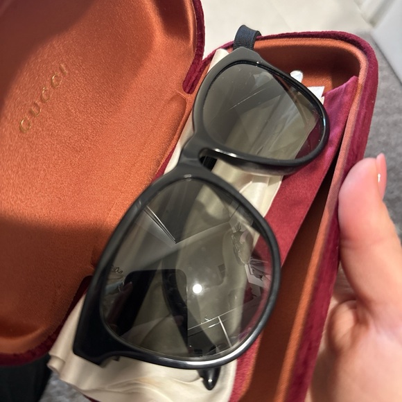 Gucci Black Oversized Women\'s Sunglasses with Branded Case main image 5